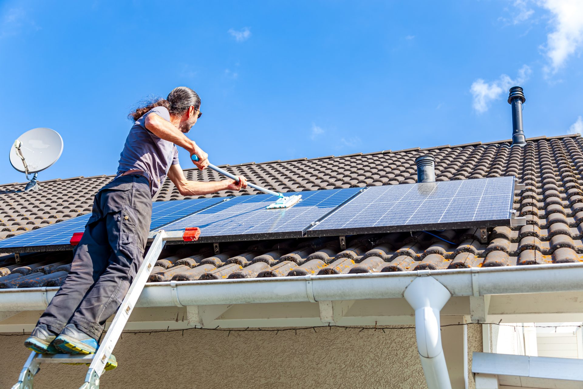 Čiščenje solarnih panelov za maksimalno učinkovitost